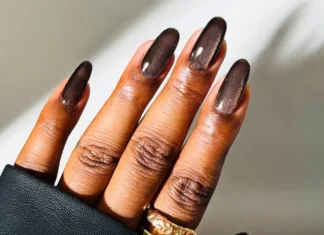 Le Diet Coke nails sono la nuova ossessione manicure della Gen Z