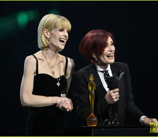 Kelly Osbourne risponde alle critiche dopo l’apparizione ai Brit Awards: “Sto attraversando il momento più difficile della mia vita, non dovrei neanche difendermi” Kelly Osbourne risponde alle critiche dopo l'apparizione ai Brit Awards