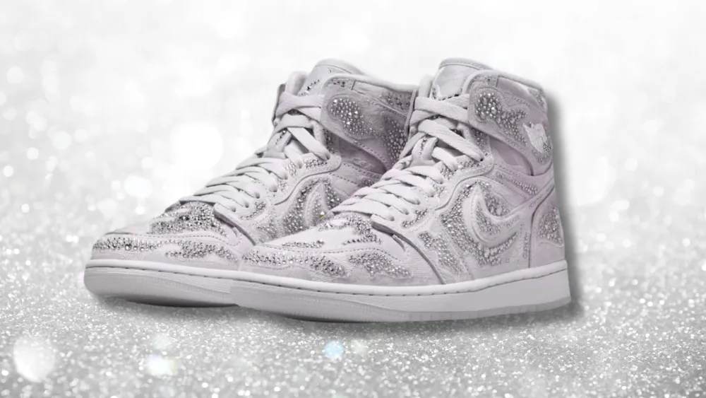 le nike x swarovski sono le sneaker pi249 extra del 2026 e s236 sono pura y2k fantasy da Metropolitanmagazine.it le nike x swarovski sono le sneaker pi249 extra del 2026 e s236 sono pura y2k fantasy