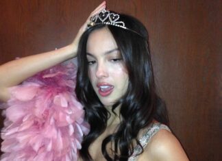 Il trend “Princess Jewelry” è ovunque questa primavera: tiara, maxi diamanti e gioielli da vera royal