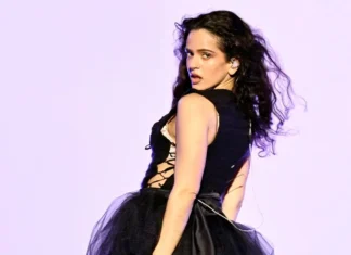 Rosalia ha sospeso il suo concerto a Milano per un’intossicazione alimentare