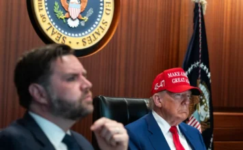 Trump non ha fretta, mentre sale la paura di una crisi economica: “I negoziati con l’Iran sono lenti, ma non avranno l’arma nucleare”