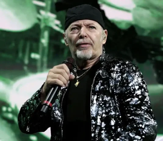 La dedica di Vasco Rossi a “Papà Carlino”, in occasione del 25 aprile Certificazioni Fimi: due dischi di platino per Vasco Rossi