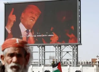 Trump minaccia centrali elettriche e ponti in Iran: “Aprite lo Stretto, bastardi”