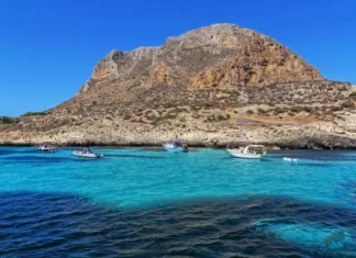 Visitare Favignana: consigli pratici per vivere l’isola via mare