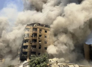 Israele sta massacrando il Libano: 100 obiettivi in 10 minuti a Beirut, l’Iran in risposta chiude lo Stretto di Hormuz
