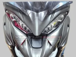 Personalizzare una moto premium: adesivi, carene originali o carbonio?