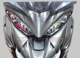 Personalizzare una moto premium: adesivi, carene originali o carbonio?