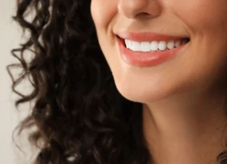 Il ‘lifting invisibile’: perché filler e botox falliscono se prima non sostieni il sorriso (e come rimediare)