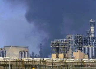 Il Kuwait afferma che la raffineria di petrolio di Mina al-Ahmadi è stata colpita da droni iraniani