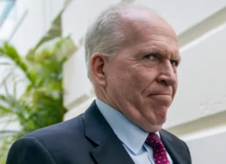 L’ex direttore della CIA, John Brennan, chiede la rimozione di Trump: «Il 25° emendamento è stato scritto pensando a lui»