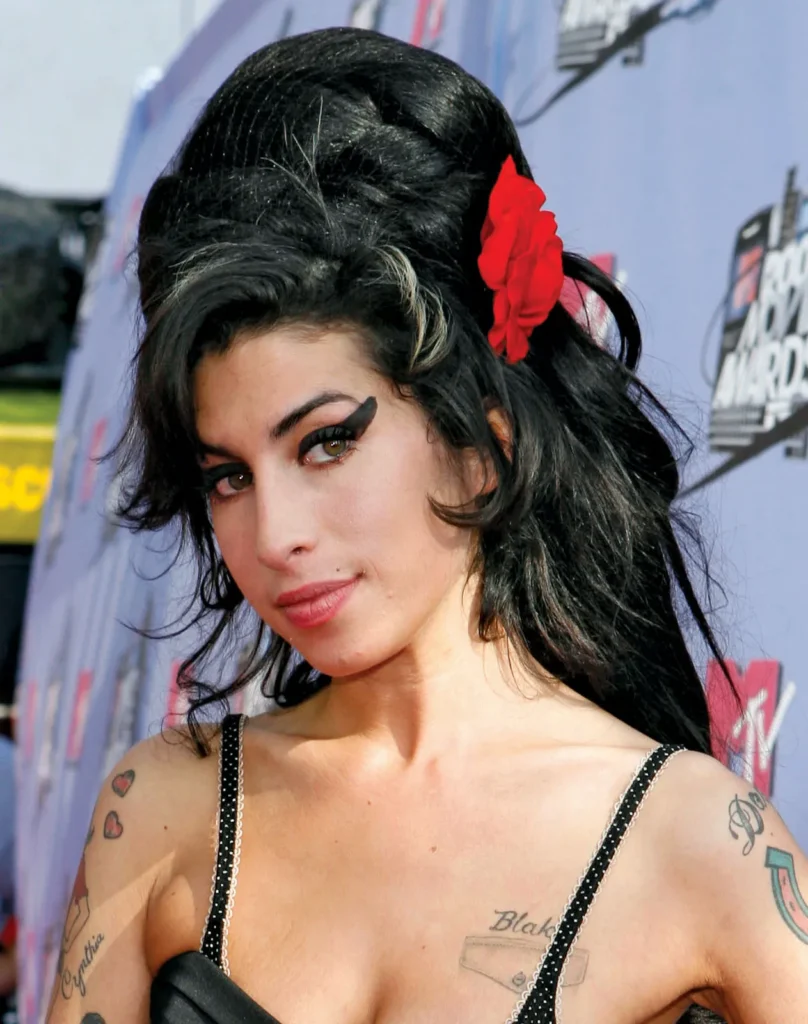 Amy Winehouse a una premiere. Photo Credits Britannica