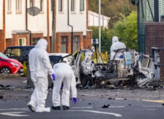 Attentato in Irlanda del Nord, presa di mira una stazione di polizia: non si registrano vittime Irlanda Attentato - Photo Credits Sky News