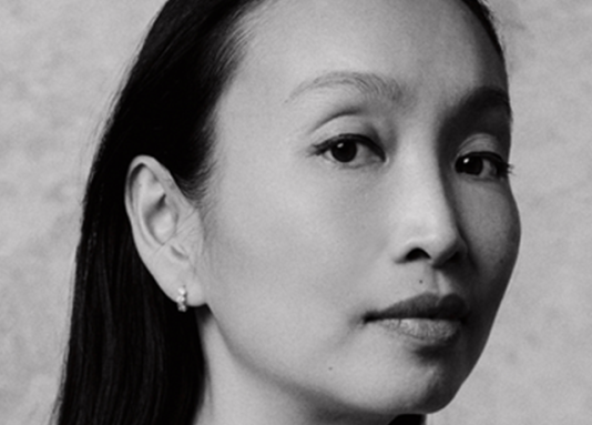 Bottega Veneta cambia voce con Jodie Chan: la nuova era passa (anche) dal marketing