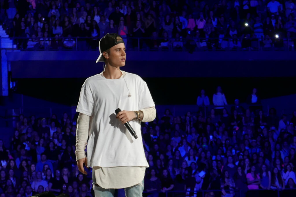 Jb in un'esibizione del 2015