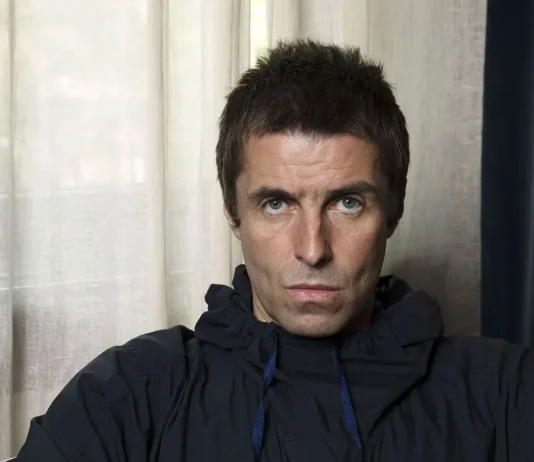 A Liam Gallagher l’Halftime Show della finale dei Mondiali non è affatto piaciuto: «Sembra un brutto trip»