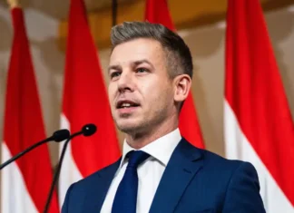Prossimo incontro tra Magyar e Zelensky: «È l’ora di aprire un nuovo capitolo nelle relazioni bilaterali» Magyar Zelensky - Photo Credits The Economist
