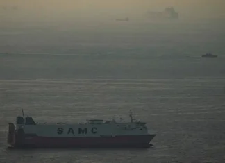 Lo stretto di Hormuz è stato nuovamente chiuso, cosa sta succedendo Nave Stretto Hormuz - Photo Credits Euronews.com