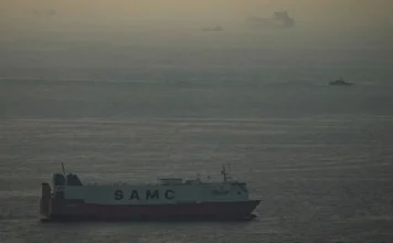 Scontro nello Stretto di Hormuz, gli Stati Uniti abbattono 2 droni iraniani Nave Stretto Hormuz - Photo Credits Euronews.com