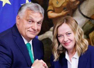 L’era di Viktor Orbán è finita: in che modo la sua sconfitta influisce sul governo Meloni? Orbán Meloni - Photo Credits Il Fatto Quotidiano