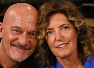 Chi sono la moglie e i figli di Claudio Bisio, Sandra Bonzi, Alice e Federico: “Il primo incontro è stato travolgente e brillo”