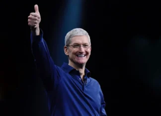 Tim Cook non sarà più il CEO di Apple, ma assumerà il ruolo di presidente esecutivo: al suo posto, John Ternus