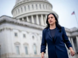 La deputata democratica USA, Yassamin Ansari, chiede l’impeachment del capo della difesa Hegseth: “Operazioni illegali in Iran”