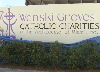 L’amministrazione Trump ha sospeso i finanziamenti alla Catholic Charities, ente cattolico di Miami che aiuta i migranti minorenni