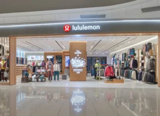 Lululemon è accusata di utilizzo di “sostanze chimiche permanenti”