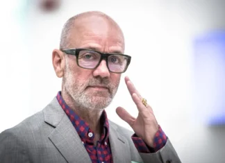 Michael Stipe, si avvicina l’arrivo del primo album solista: l’artista è al rush finale Michael Stipe, le ultimissime sul primo album