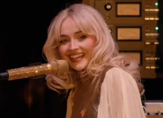 Sabrina Carpenter si scusa per la sua battuta infelice al Coachella: “Ora so cos’è una Zaghrouta”