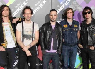 Il ritorno degli Strokes: la band annuncia il nuovo album, la cover e la data di pubblicazione The Strokes annunciano la data di uscita del nuovo album