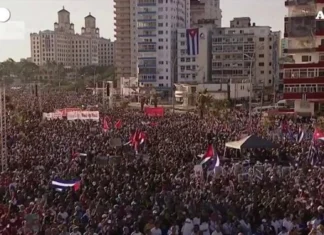 Cuba si ribella, in migliaia manifestano davanti all’Ambasciata Usa all’Avana