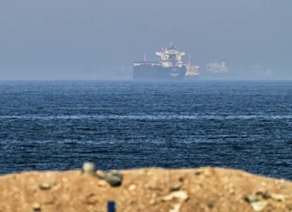 L’instabilità e inaffidabilità di Trump, l’accordo con l’Iran slitta e Hormuz resta chiuso