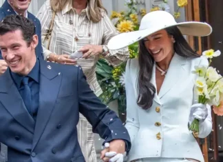 Oggi Dua Lipa e Callum Turner si sono sposati a Londra, prima della grande festa in Sicilia