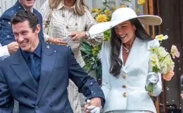 Oggi Dua Lipa e Callum Turner si sono sposati a Londra, prima della grande festa in Sicilia