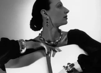 Pomellato porta la sua rivoluzione a Parigi con una mostra che sembra uscita da un fashion archive Tumblr deluxe