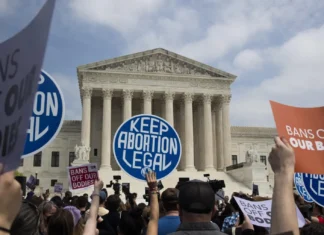 Gli Stati Uniti bloccano l’invio per posta della pillola per l’aborto: dovrà essere somministrata solo in clinica