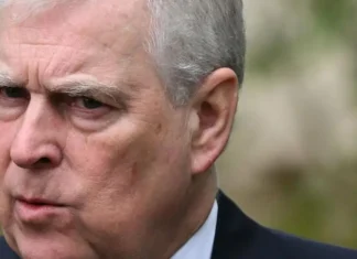 Andrew Mountbatten-Windsor è sempre più nei guai: la polizia indaga su un “comportamento inappropriato” al Royal Ascot