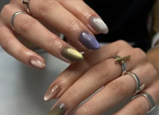 Le beach glass nails sono la manicure più chic e acquatica dell’estate 2026