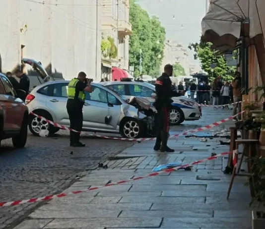 Strage a Modena, travolge in auto 8 passanti ad alta velocità (amputate le gambe a due feriti)