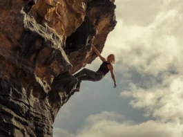 Il film Netflix ‘Apex’ sta dominando le classifiche mondiali, Charlize Theron eroina di un thriller d’azione