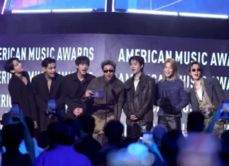 American Music Awards 2026, il centro del mondo (della musica) si è spostato a Est: BTS e le voci di KPop Demon Hunters guidano i vincitori della serata