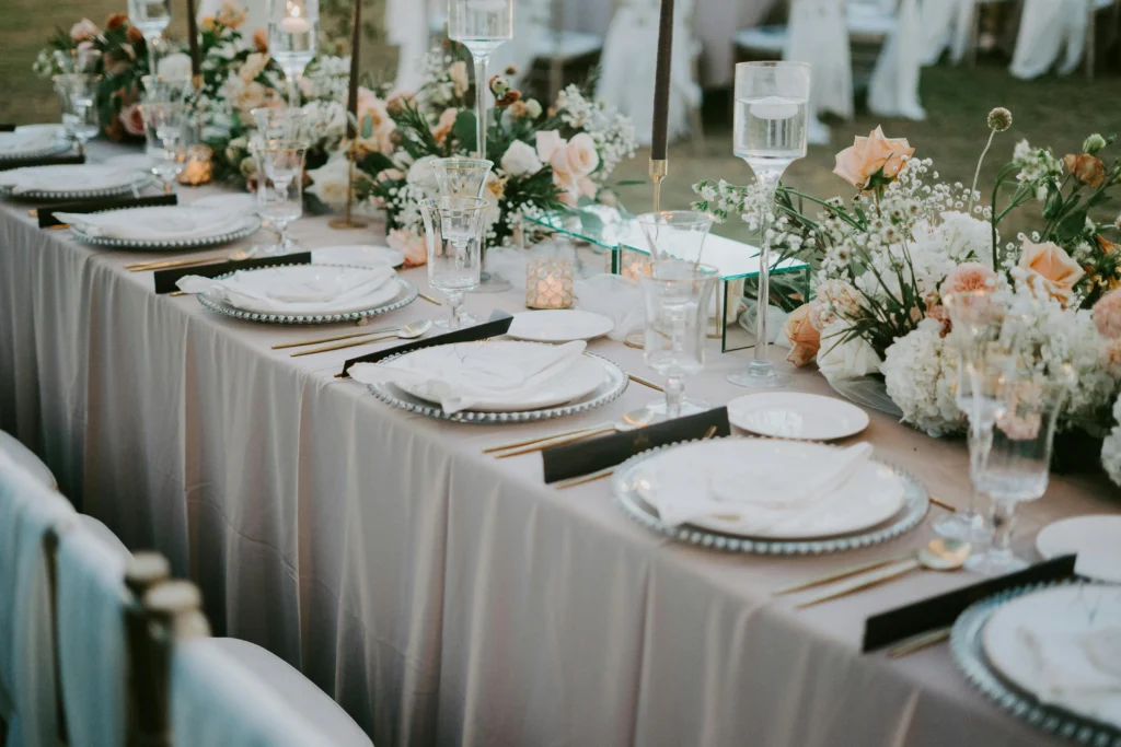 Una tavola pronta per un matrimonio in Turchia.