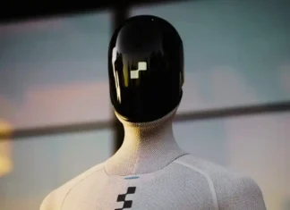 Figure 03, il robot che lavora 24 ore su 24 senza fermarsi: qual è lo scopo? Figure 03 - Photo Credits Humanoids Daily (modificato con Canva)
