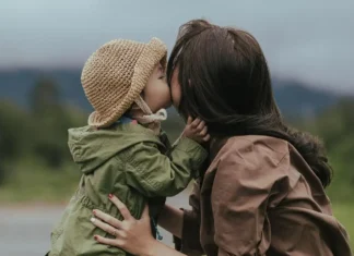 Cantami, o mamma: cinque brani sul rapporto madre figli