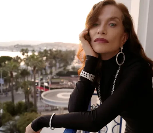 Isabelle Huppert torna a Cannes come madrina del Trophée Chopard: il cinema francese incorona ancora la sua regina glaciale