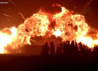 New Glenn, il razzo di Blue Origin esplode nel test. Bezos: «Nessun ferito, torneremo a volare» Jeff Bezos Razzo - Photo Credits ABC7