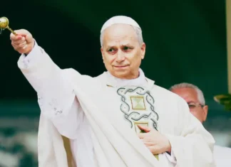 Papa Leone XIV: l’IA a fini militari porta verso una «spirale distruttiva» Leone XIV IA - Photo Credits Il Post (modificato con Canva)