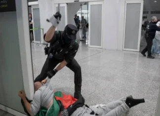 Cariche della polizia e arresti a Bilbao al rientro degli attivisti della Flotilla